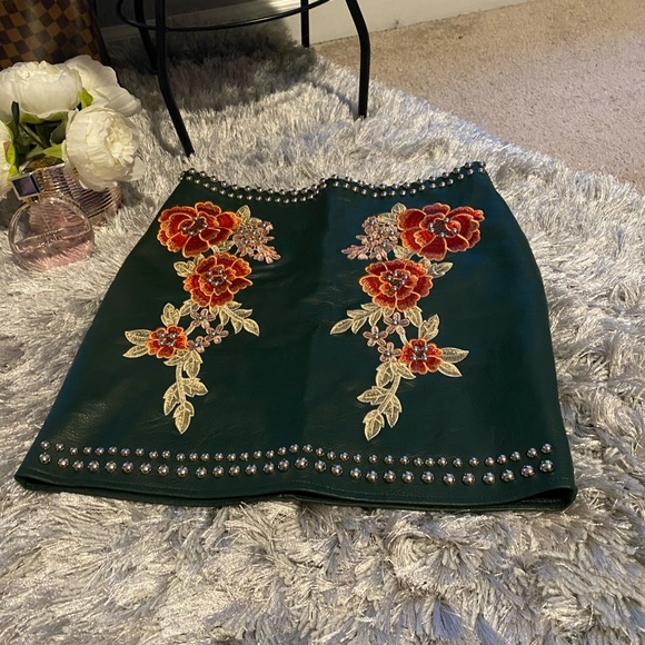 Studded leather mini skirt - Picture 5 of 7